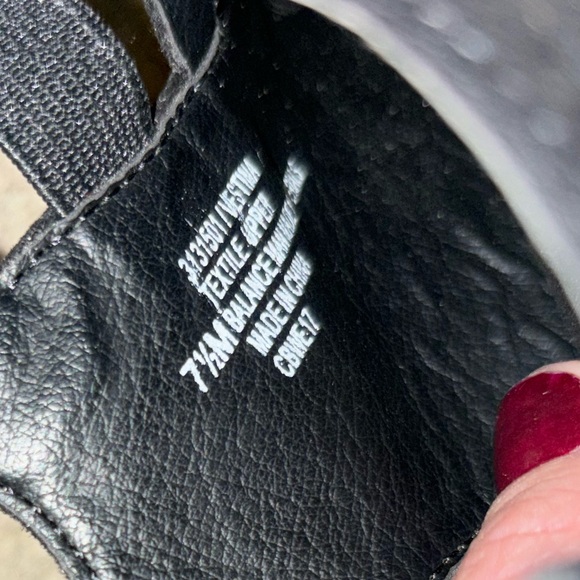 Black Suede Heels Size 7 1/2 - Picture 6 of 10